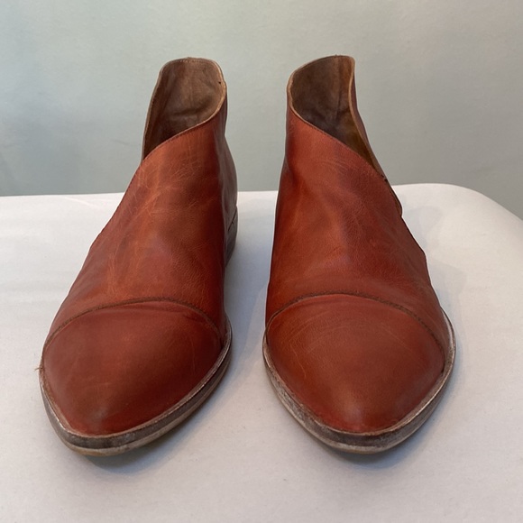 Free People Royale Flat in Whiskey **FITS LIKE 37/6.5*** but listed as size 39/9 - Picture 3 of 12